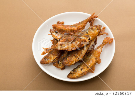 小アジの唐揚げ 小アジの唐揚げ 32560317