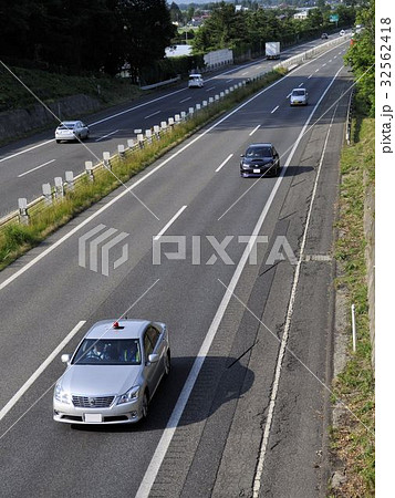 覆面パトカー 先導の写真素材