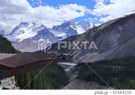 カナディアンロッキー ジャスパー国立公園 グレイシャースカイウォークの写真素材