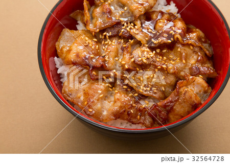 豚丼 32564728