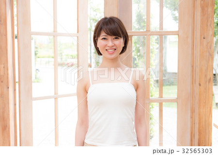 女性　ライフスタイルイメージ 32565303