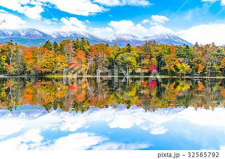 北海道 紅葉 知床五湖の写真素材