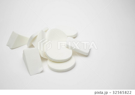 make up sponge pile on white background 32565822