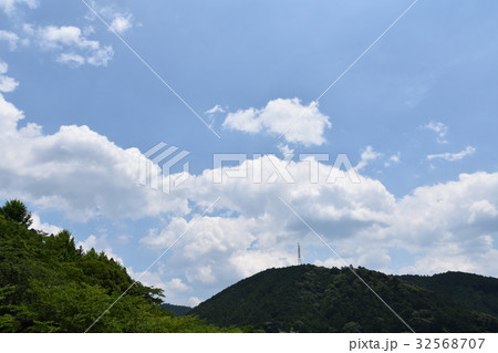 春野町の青空と山と雲 春野町の青空と山と雲 32568707