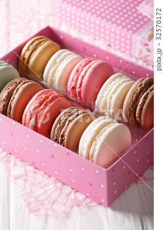 set of macaroons in a pink gift box close-up 32570172
