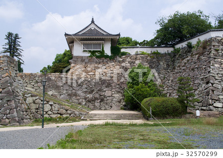 岡山城の石垣と櫓 岡山城の石垣と櫓 32570299