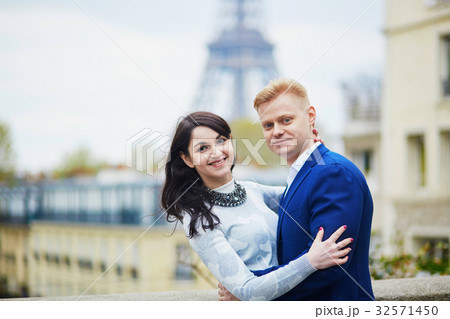 Romantic couple in Paris near the Eiffel tower 32571450