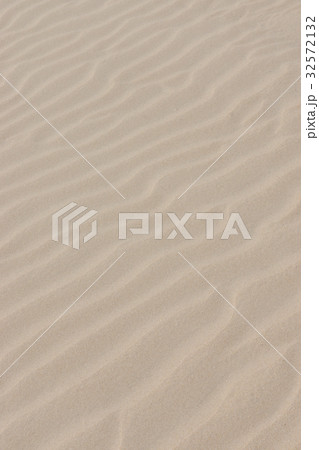 Lines in the sand of a beach. Out of focus image. 32572132