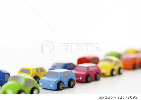 車　自動車　白バック　乗り物　乗用車 32573095
