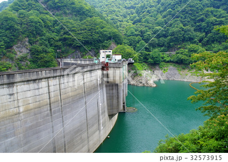 秩父湖の水位 取水制限中 2017年7月下旬 横から見たダム 秩父湖の水位 取水制限中 2017年7月下旬 横から見たダム 32573915