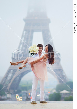Romantic couple together in Paris Romantic couple together in Paris 32574601
