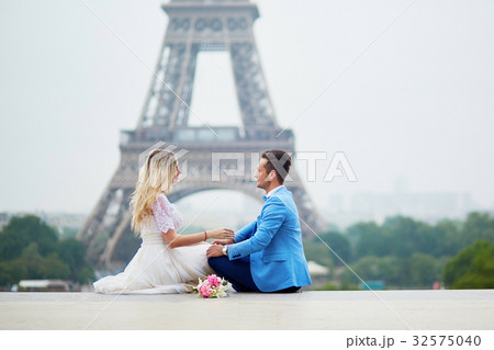 Just married couple near the Eiffel tower in Paris Just married couple near the Eiffel tower in Paris 32575040