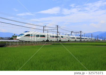 足柄路を行く小田急ロマンスカー VSE  32575371