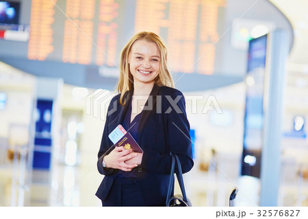 Young business woman in international airport 32576827