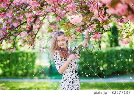 Beautiful young woman in blooming spring park Beautiful young woman in blooming spring park 32577137
