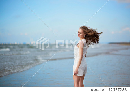 Beautiful young woman enjoying her vacation by ocean or sea 32577288