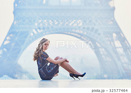 Parisian woman near the Eiffel tower at morning Parisian woman near the Eiffel tower at morning 32577464