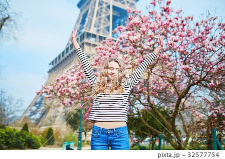 Girl in Paris near the Eiffel tower and pink magnolia Girl in Paris near the Eiffel tower and pink magnolia 32577754