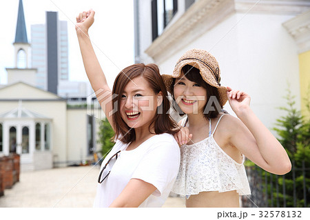 夏の若い女性 32578132