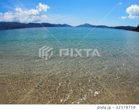 どこまでも透通る海 32578759