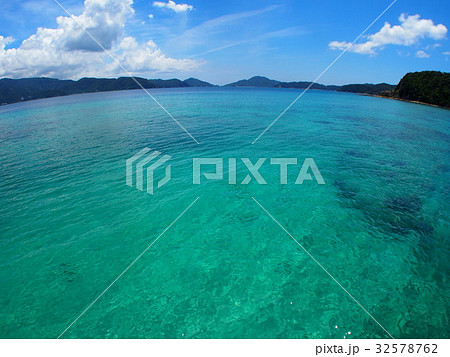目の前に広がる青い海 32578762