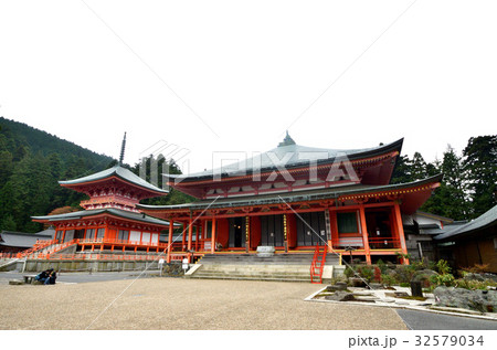 比叡山延暦寺 朱色がまばゆい阿弥陀堂と法華総持院東塔 32579034