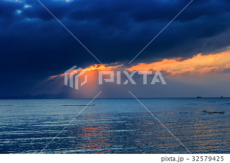 Dramatic Sunset in Thailand 32579425