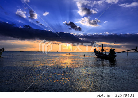 Dramatic Sunset with local boat in Thailand 32579431