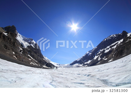 カナディアンロッキー、コロンビアアイスフィールド、氷河 32581300