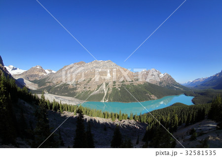 カナディアンロッキー、バンフ国立公園、ペイトー湖 32581535