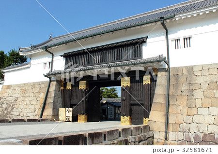 京都　二条城　東大手門 32581671