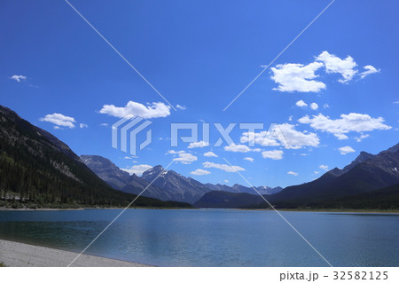 カナディアンロッキー、キャンモア、スプレー・レイクス貯水池 カナディアンロッキー、キャンモア、スプレー・レイクス貯水池 32582125