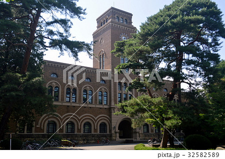 一橋大学付属図書館時計台棟の写真素材 3255