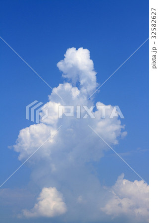 夏の大空　入道雲 32582627