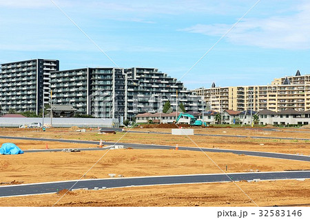住宅街と再開発の土地 32583146