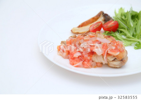 チキンソテー冷製トマトソース 32583555