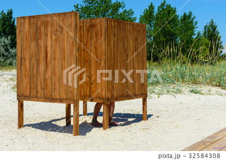 Locker room with wooden boards on the beach Locker room with wooden boards on the beach 32584308