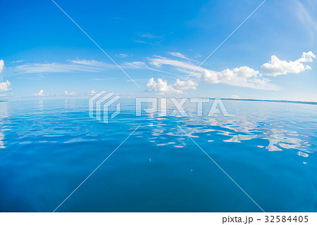 べた凪の海 32584405