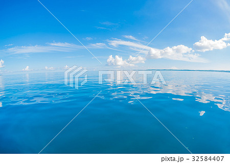 べた凪の海 32584407