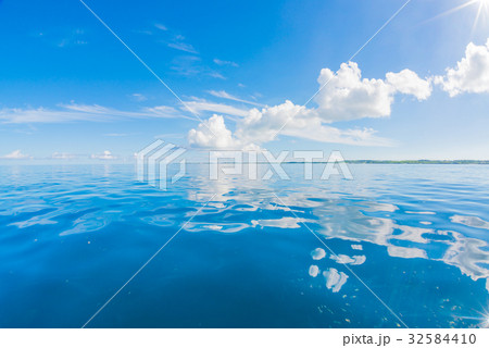 べた凪の海 32584410