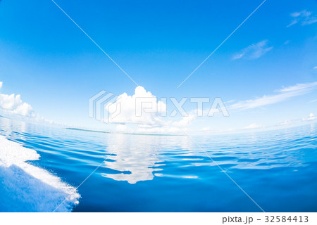 べた凪の海 32584413