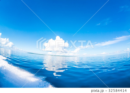 べた凪の海 32584414