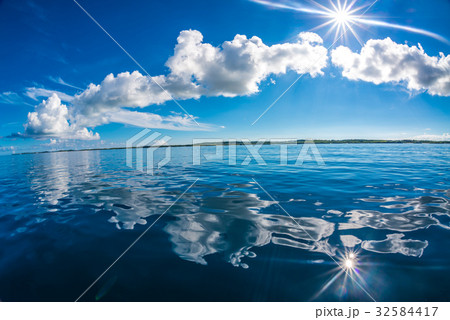 べた凪の海 32584417