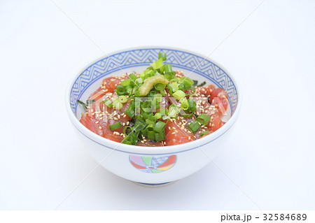 マグロの漬け丼 32584689