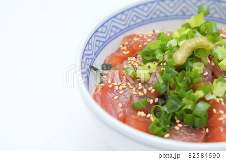 マグロの漬け丼 32584690