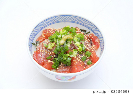 マグロの漬け丼 マグロの漬け丼 32584693