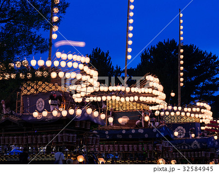 尾張津島天王祭　宵祭 巻藁船（提灯船） 32584945