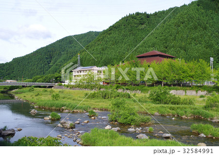 日野川河畔の校舎 日野川河畔の校舎 32584991