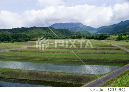大山の麓の田園 大山の麓の田園 32584992