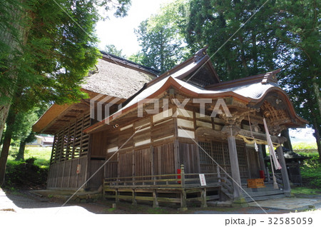 信州　伊那の神社　熱田神社　拝殿俯瞰　本殿は国重要文化財 32585059